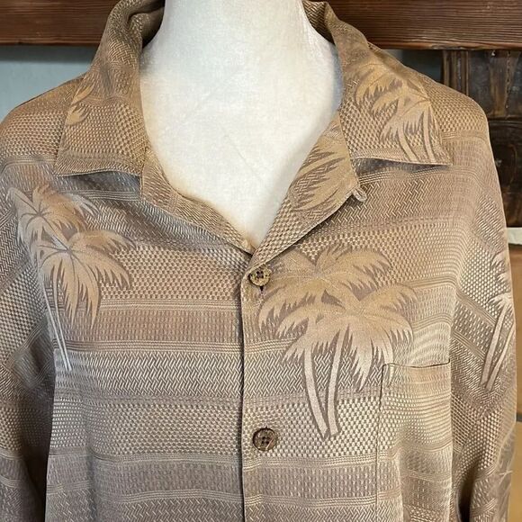Tommy Bahama Tan Silk Palm Tree button up short sleeve, M! - Picture 2 of 10